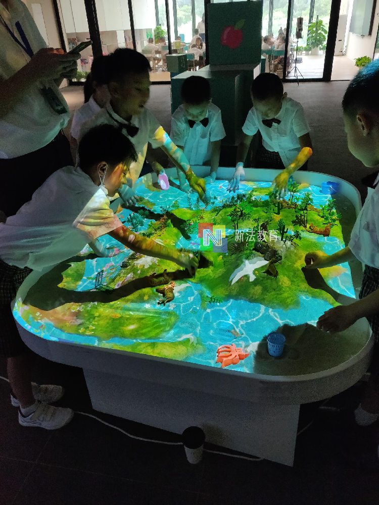 沙盘疗愈对幼、小学的心理作用？新法教育AR互动心理沙盘