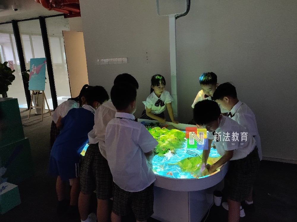 新法教育AR 互动心理沙盘：升级校园儿童心理辅导智慧教学模式