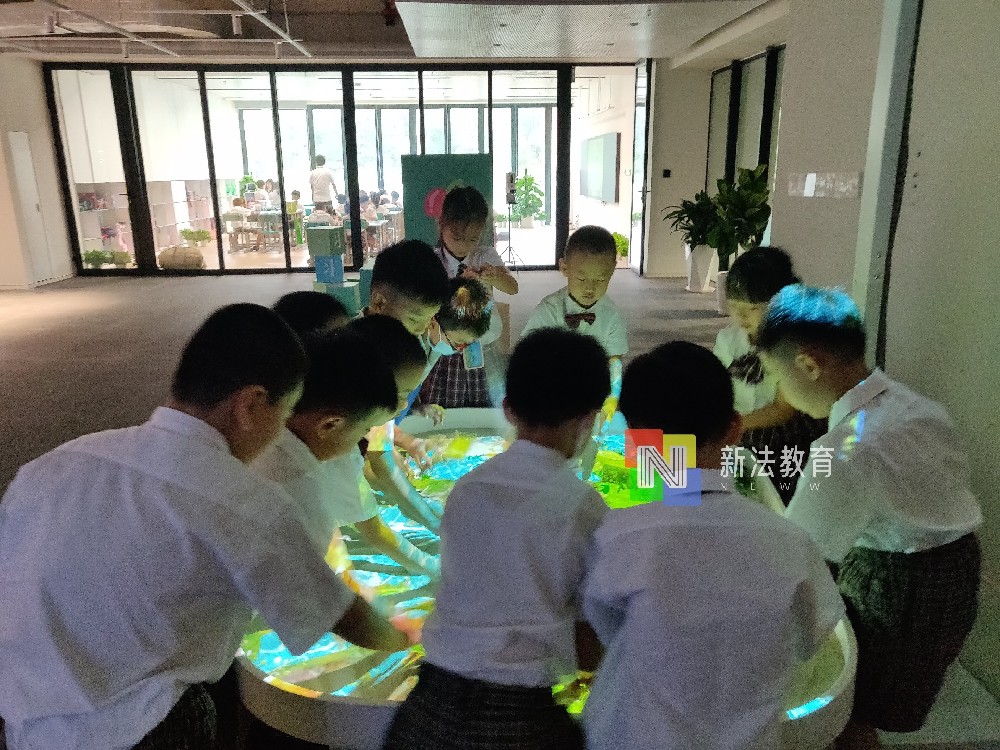 校园情绪宣泄室心理教室智能化心理辅导设备-新法教育AR互动心理沙盘