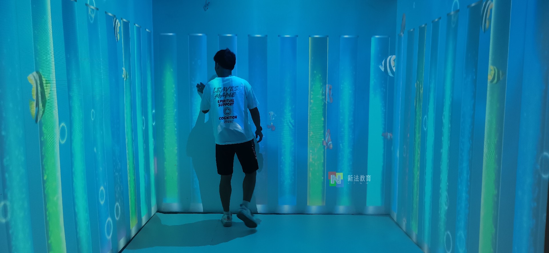 1781514473148971.jpg 沉浸式VR(气泡柱2).jpg