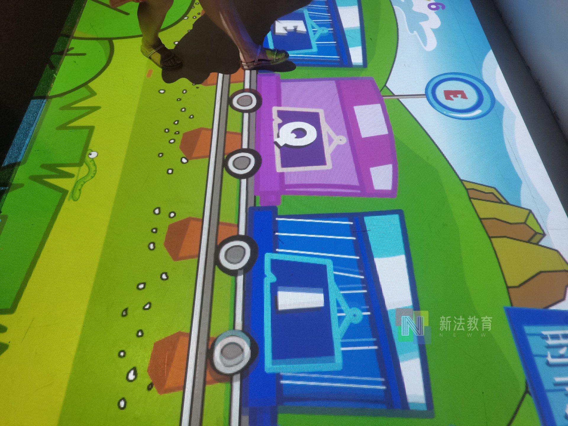 1786442330128509.jpg 地面互动学习系统_副本.jpg